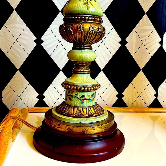 Vintage Pair Tall Ornate Lamps – Regency & Chinoiserie-Inspired Elegance - Picture 5 of 12